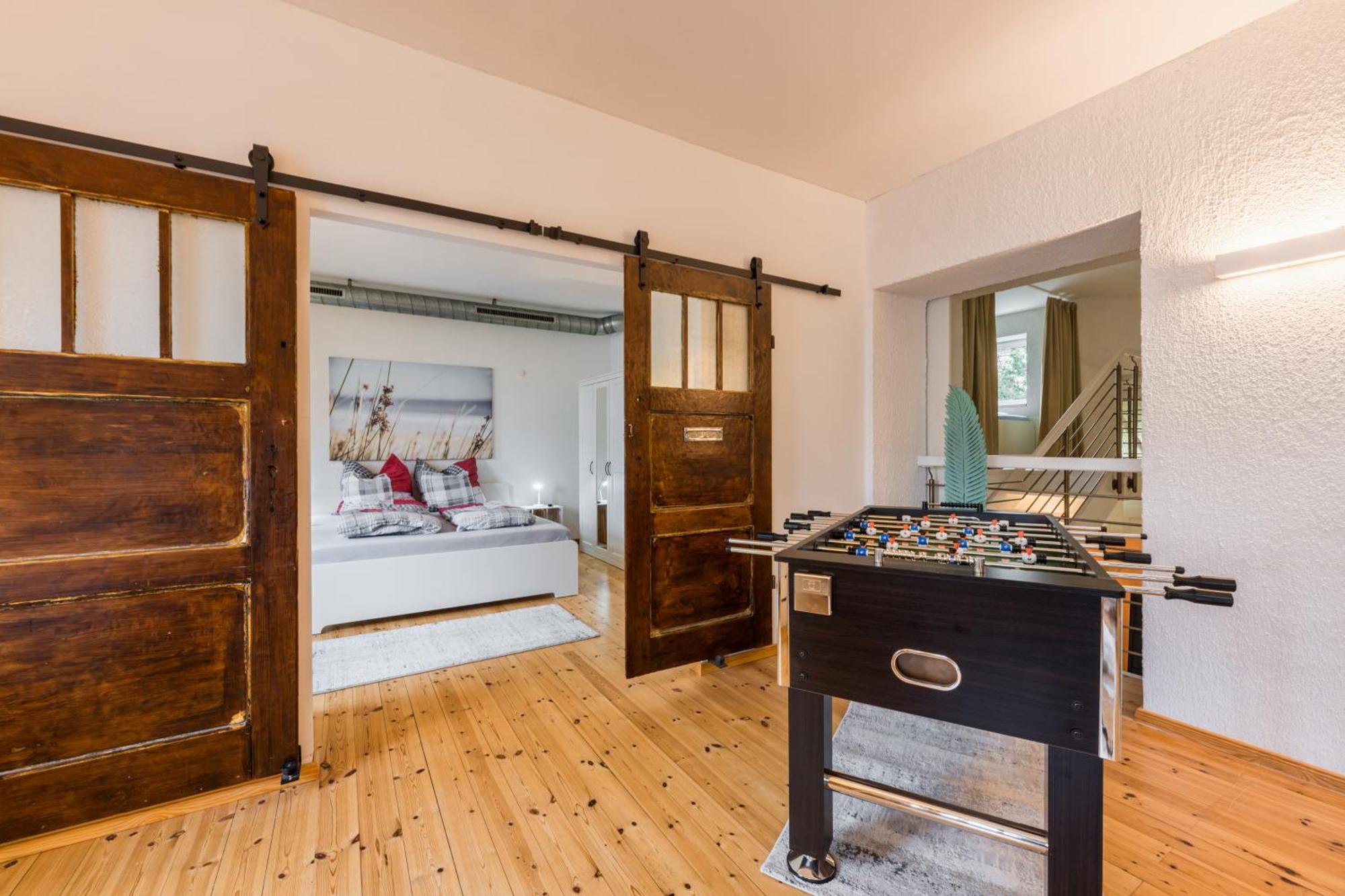 Exklusive Und Grosszuegige Wohnung 140 Qm In Magdeburg Top-Lage Mit Kicker Fuer Bis Zu 8 Personen Bagian luar foto